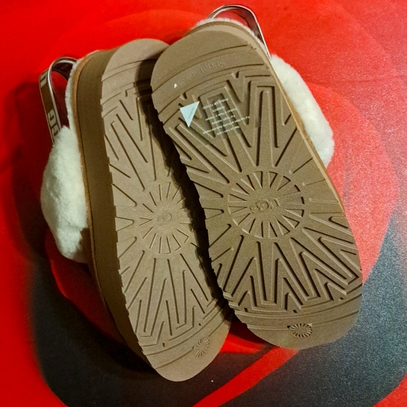 UGG Funkette Platforms - Picture 5 of 6